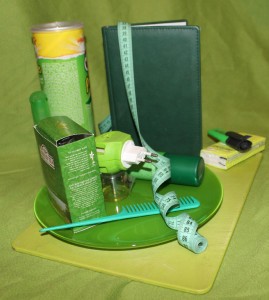 коллаж из зеленых предметов